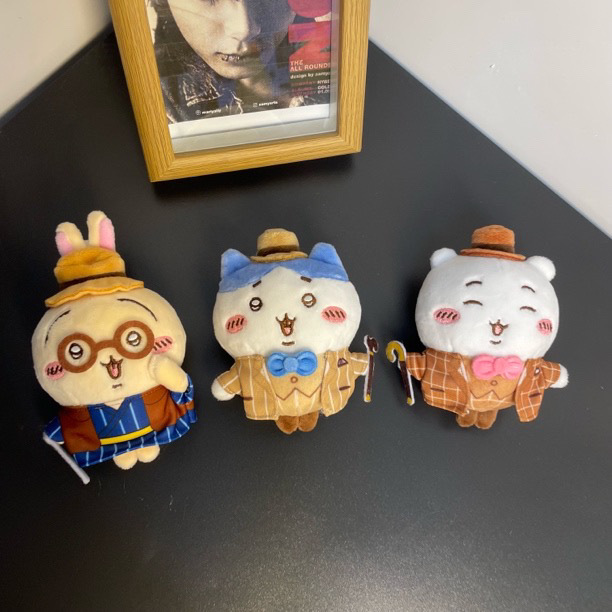 Phone Accessories Charms - 「はちわらうさぎ」のぬいぐるみキーホルダー、バッグチャーム。かわいい日本のキャラクターで、男の子にも女の子にも喜ばれる、癒やし効果のあるプレゼント。漫画風のぬいぐるみで、おもちゃとしても、お部屋の飾りとしても使えます。